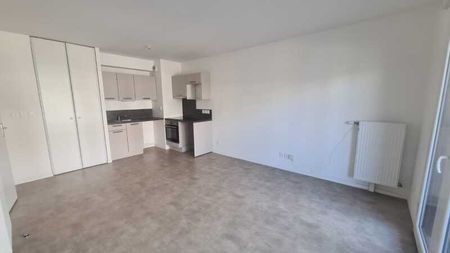 Location Appartement 2 pièces 41m² ST JEAN DE BRAYE 45800 - Photo 2