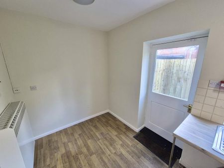 2 bedroom semi-detached bungalow to rent - Photo 5