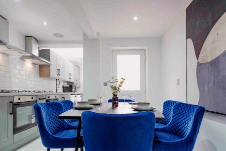 5 Beds 4 Baths - Photo 3