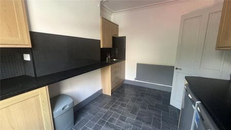 2 bedroom end of terrace house to rent - Photo 3