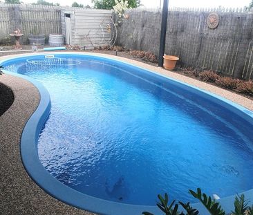 SPACIOUS 4 BEDROOM HOME IN CONDON + POOL + SHED! - Photo 2