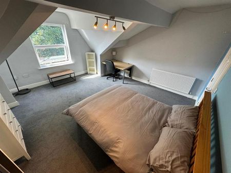 1 bedroom in a house share to rent - Photo 2