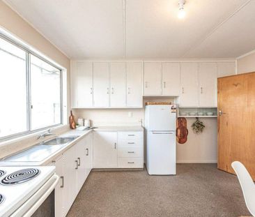 Tidy two bedroom unit - Photo 1