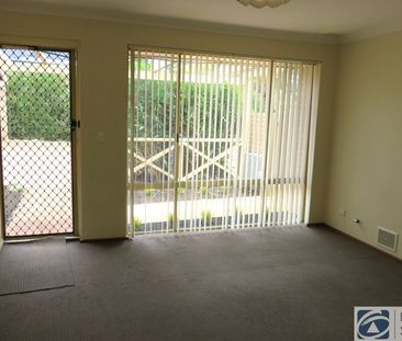 WALKING DISTANCE TO BEACH HOME OPEN SATURDAY 23 MAY AT 9.00AM SHARP! - Photo 2