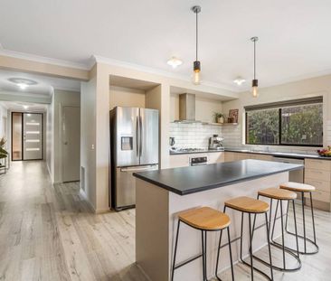 LIGHT FILLED FAMILY HOME! - Photo 3