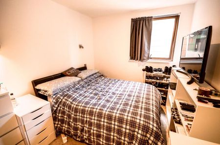 2 bedroom flat to rent - Photo 2