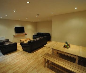 8 bedroom semi-detached house to rent - Photo 1