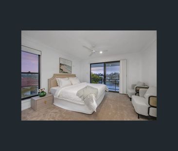 13 Katie Court, Arundel, Qld 4214 - Photo 2