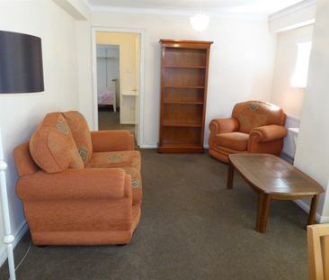 2 bedroom Flat To Let - Photo 5