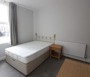 4 bedroom terraced house to rent - Photo 1