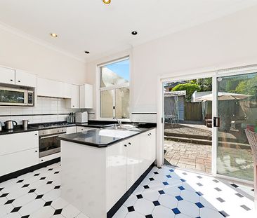 STYLISH AND SPACIOUS SEMI IN PRIME MOSMAN LOCATION - Photo 3