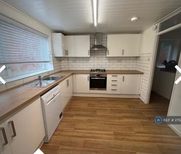 3 bedroom end of terrace house to rent - Photo 1