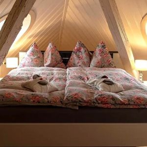 Ruhiges Doppelzimmer in ländlicher Lage mit Gartenblick - Photo 2