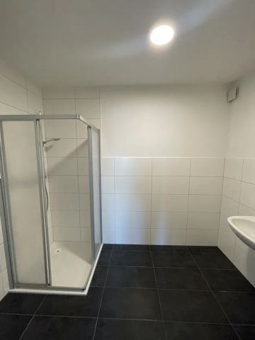 Gelegenheit: Neuwertige, helle 2-Zimmer-Wohnung mit möblierter Küche, Balkon und tollem Innblick in Obernberg - Photo 5