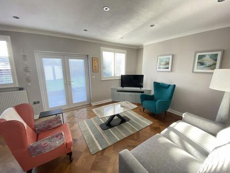 4 bedroom detached house to rent - Photo 2