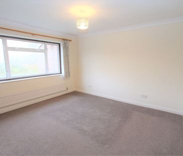 Parkfield, Busbridge, Godalming, Surrey, GU7 - Photo 4