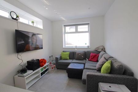 6 bedroom terraced house to rent - Photo 2