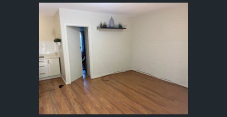 Be Quick for This One - Photo 2