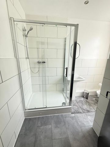 1 bedroom in a flat share to rent - Photo 2