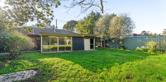 Family Home in the Heart of Hoppers Crossing - Photo 2