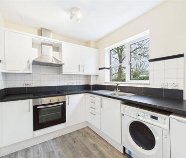 2 bedroom in Admirals Court, Reading - Photo 3