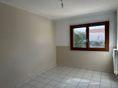 Location Appartement 3 pièces 55m² TOULON 83000 - Photo 3