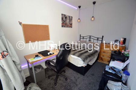 6 Bedroom Mid Terraced House for rent in Royal Park Avenue - Photo 3