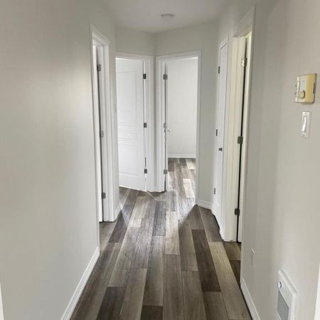 Beau 5 et demi, Haut d'un Triplex récent, Octobre 2026 - Photo 3