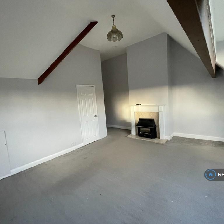 3 bedroom flat to rent - Photo 1
