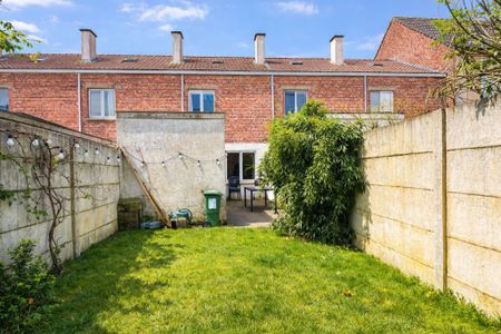 Gezellige arbeiderswoning met zonnige tuin en terras, 2 comfortabele slaapkamers en een vlotte verbinding dankzij de ligging in de buurt van de oprit van de autosnelweg. - Foto 5