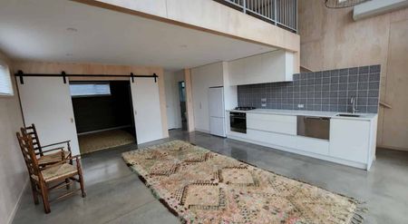 Executive Townhouse, Central Location - Photo 4