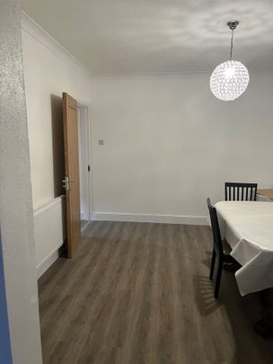 5 Bed Semi-Detached House, Hay Lane, NW9 - Photo 1