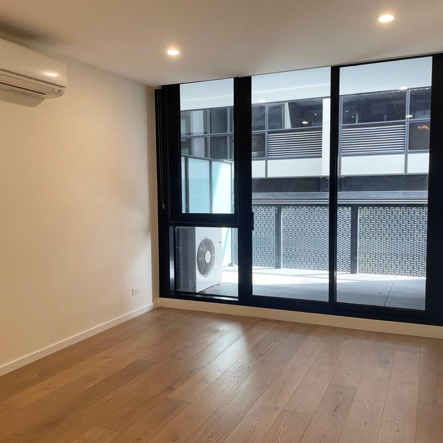 Style, Class & Sophistication! - Photo 1