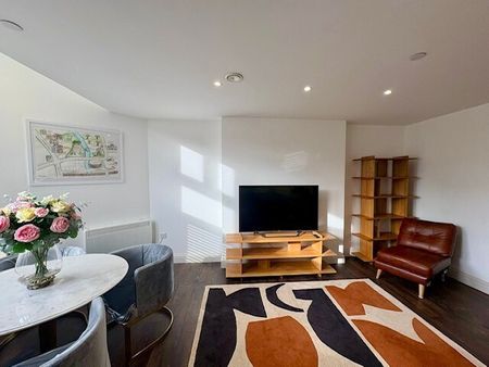 Sophia Close - Photo 3