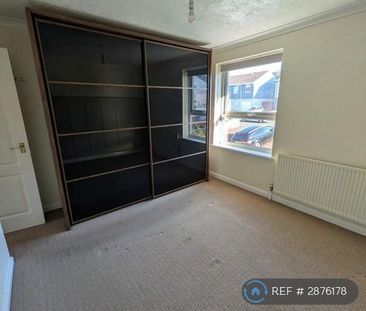 4 bedroom end of terrace house to rent - Photo 4