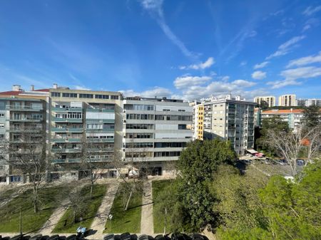 Excelente Apartamento T2 para Arrendamento no Restelo, Lisboa - Photo 5