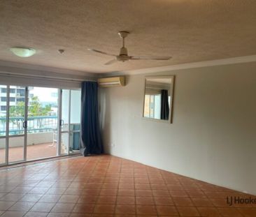 Spacious 2-Bed Apartment Offering the Ultimate Coastal Lifestyle - Photo 2