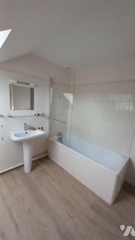 A LOUER - APPARTEMENT DUPLEX - BOUCHAMPS LES CRAON - Photo 2