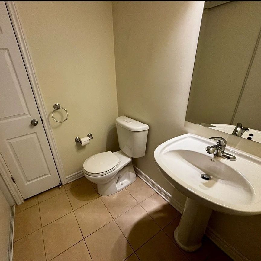 For Lease - 289 Titanium Private Unit# B, Orleans - Convent Glen and Area, Ontario - Photo 1