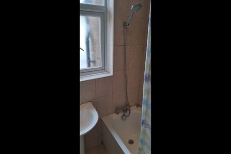 2 Bed Flat, Northwick Avenue, HA3 - Photo 2