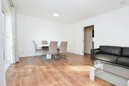 4 bedroom flat to rent - Photo 4