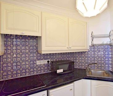 1 Bed Flat, Holland Park Gardens, W14 - Photo 2