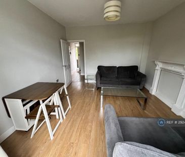 4 bedroom flat to rent - Photo 1