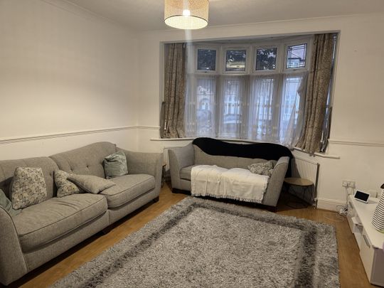 3 Bed Terraced House, Beccles Drive, IG11 - Photo 1