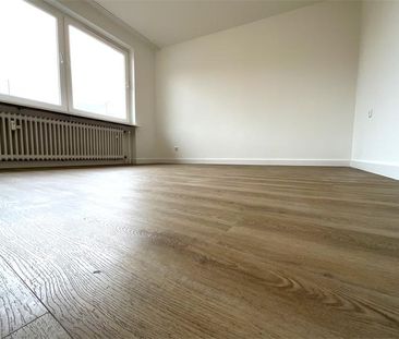 Teilrenovierte 2 Zimmer Wohnung. ca. 59,40 m², mit Balkon, im 2. OG... - Photo 3