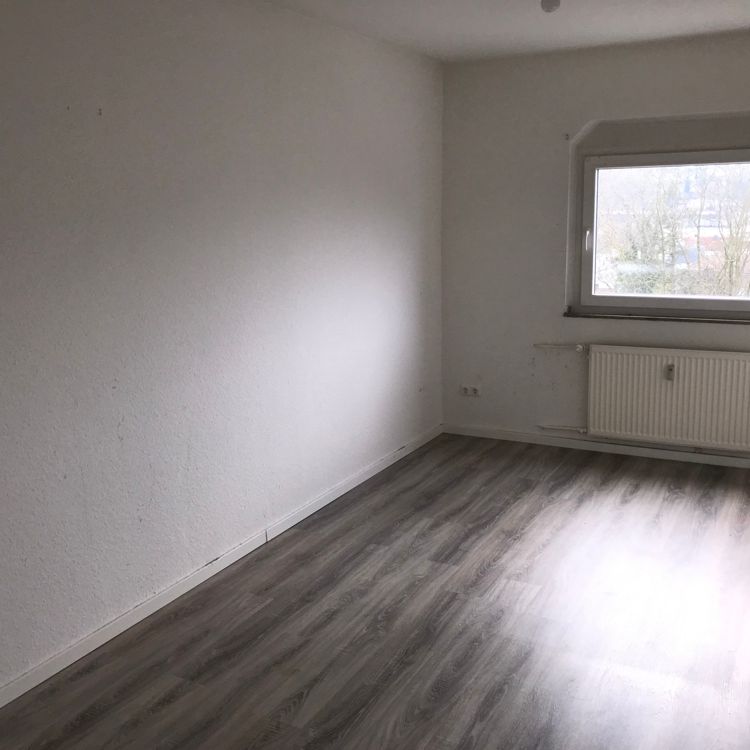 °Ansprechende renovierte DG Wohnung° 3 Zimmer mit Balkon - Photo 1