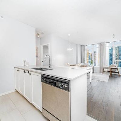 Stunning Yaletown Views + Modern Luxury: 2-Bdrm 2 Bth Home - Photo 4