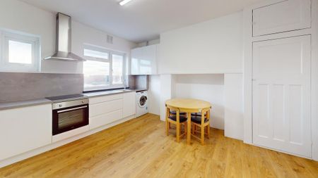 3 bedroom flat to rent - Photo 5
