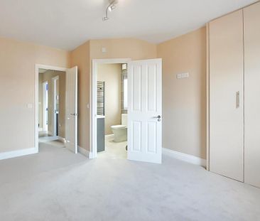 3 bedroom end of terrace house to rent - Photo 3