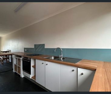 Charming and Centrally Located- Short term lease, until March 2026 - Photo 3